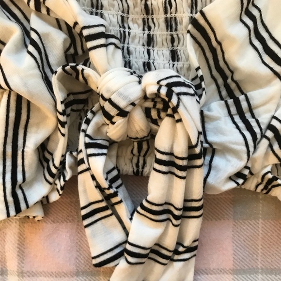 Chic Black and White Women’s Striped Crop - Picture 3 of 6